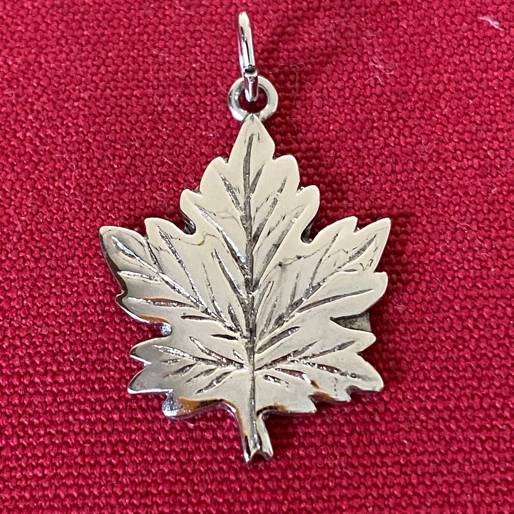 Rembrandt I Sterling I Large Maple Leaf Charm
